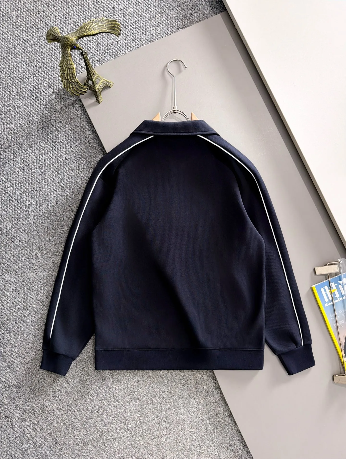 Paris Clover exclusively launches the 2026 autumn and winter New Arrival long-sleeved sweatshirts for men and women. Same Style. Many stars have the same style. Craftsmanship that ordinary small workshops cannot copy. No matter in terms of materials, detail restoration and craftsmanship, we are not afraid of any challenges, just to provide you with wonderful products. Compare the top Original versions at will. No expense is spared just to make it better. Unique imported fabric feel. Purely imported German machine production. Precision operation. Thousands of needles density. A complete set of New Arrival accessories with three standards can be customized simultaneously. Versatile upper body is fashionable, a perfect choice for autumn and winter, and a must-have item. Sizes table: M-4XL (please state your height and weight when placing an order)